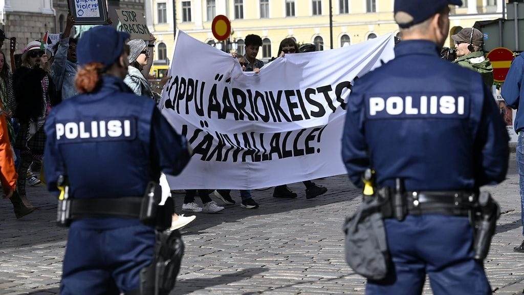 äärioikeisto mielenosoitus lehtikuva 2006 (1)