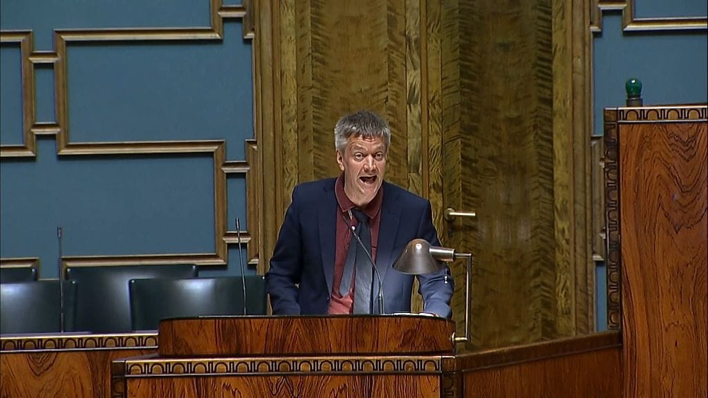 Kansanedustaja Teemu Keskisarja ilmoitti viime viikolla osallistuvansa 612-soihtukulkueeseen presidentin itsenäisyyspäivän vastaanoton sijasta.