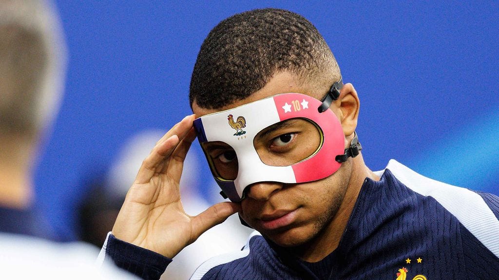 Kylian Mbappé ei joudukaan jättämään Ranskan seuraavaa ottelua väliin.