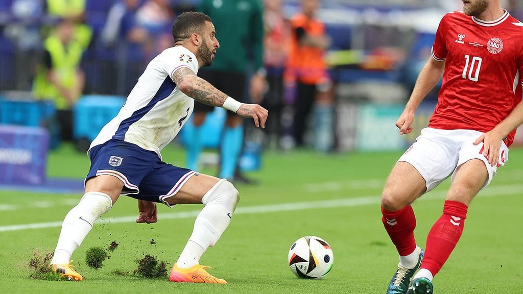 Frankfurt Arenan nurmi on tuomittu pelaajille vaaralliseksi.