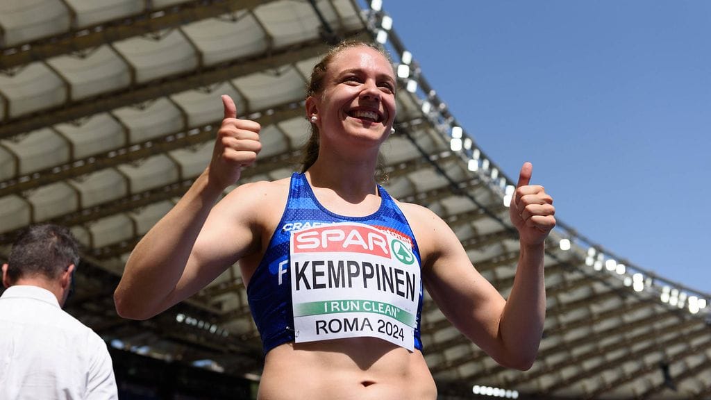 Lotta Kemppinen juoksi Suomen kaikkien aikojen tilastossa kolmanneksi.