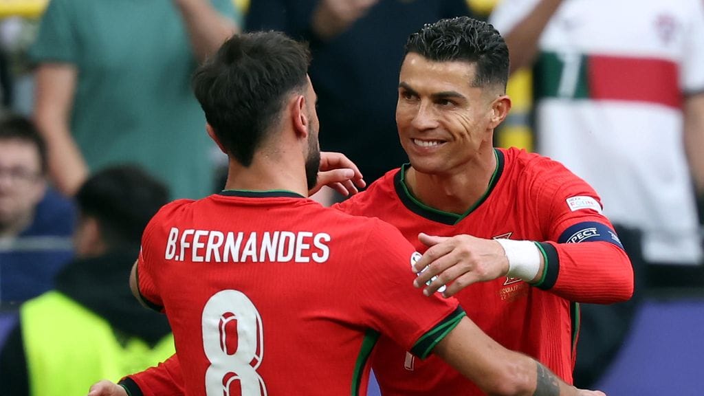Bruno Fernandes kiitti Cristiano Ronaldoa epäitsekkäästä ratkaisusta.