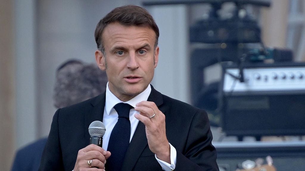 Ranskan presidentti Emmanuel Macron hajotti maan parlamentin hänen puolueensa kärsittyä tappion EU-vaaleissa.