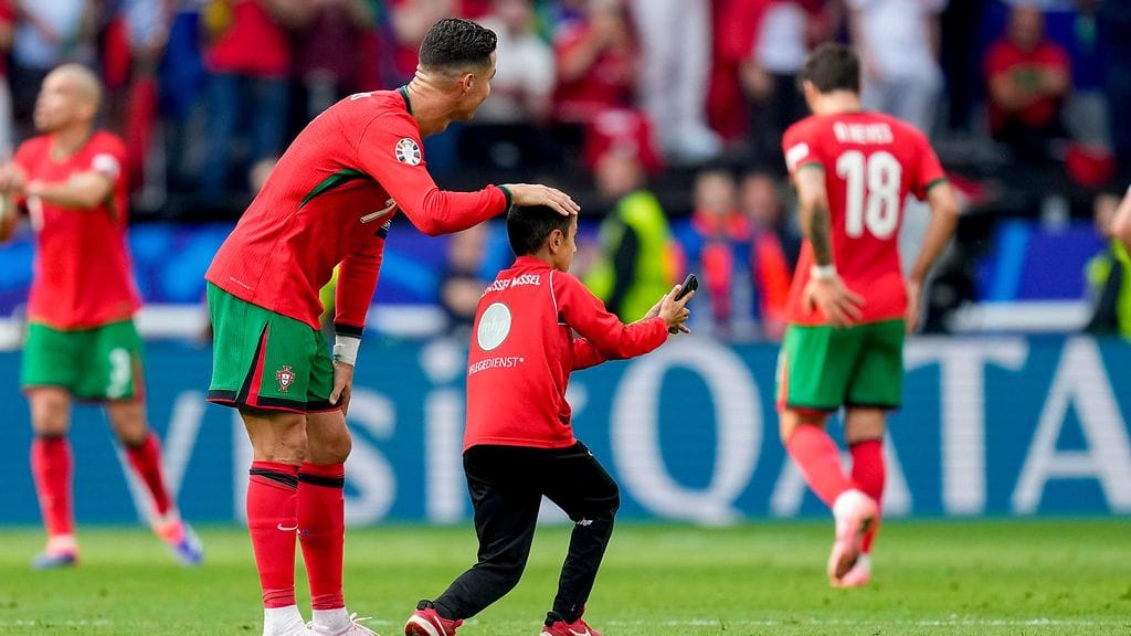 10-vuotias Berat pääsi ottamaan selfien Cristiano Ronaldon kanssa.