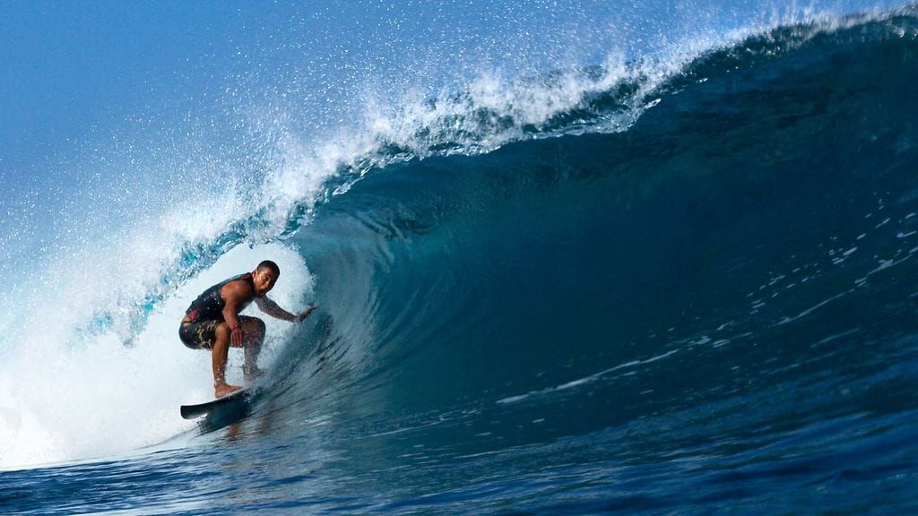 Arkistokuva. Tamayo Perry surffaamassa Havaijilla.