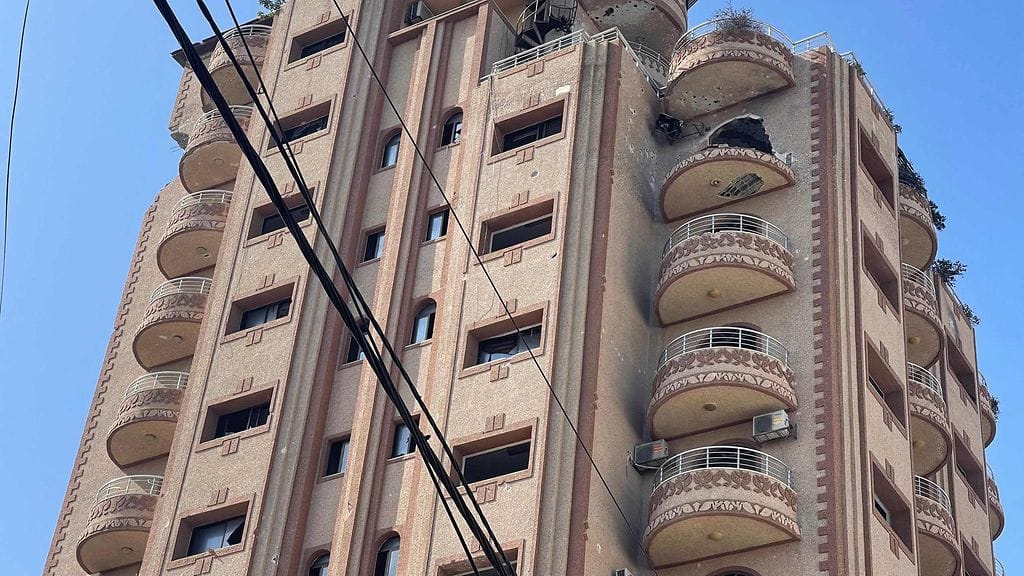 Kuvassa rakennus, missä uutistoimisto AFP piti toimitustaan Gazassa. Kuva otettu 3. huhtikuuta 2024.