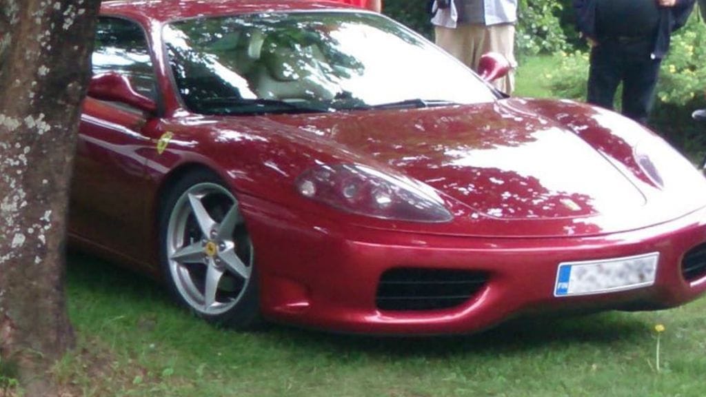 Varastettu Ferrari on arvoltaan noin 100 000 euron arvoinen.