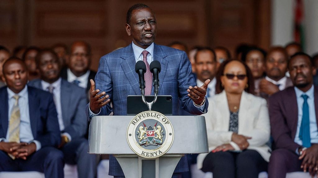 Kenian presidentti William Ruto perui suunnitellut veronkorotukset keskiviikkona.