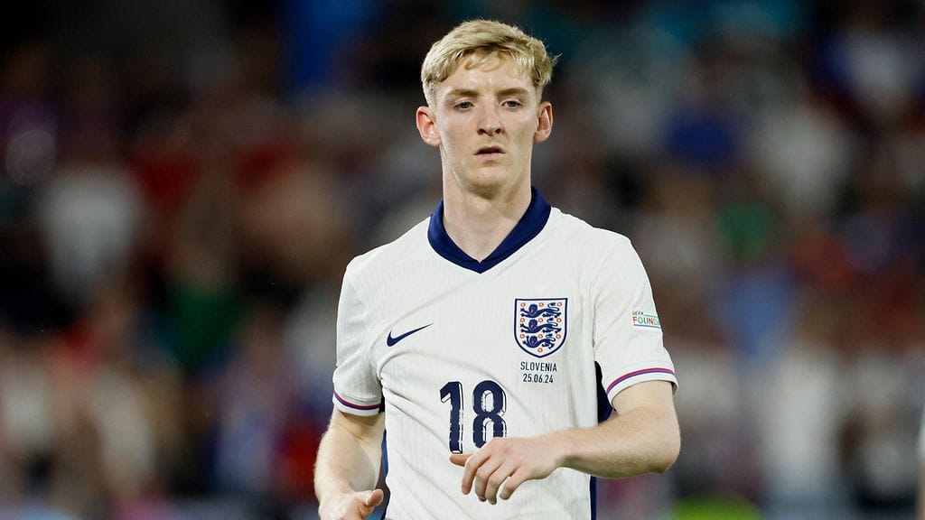 Viime kaudella Valioliigassa 11 maalia tehnyt ja kymmenen syöttänyt Anthony Gordon debytoi EM-nurmella lohkovaiheen päätöspelin loppuhetkillä.