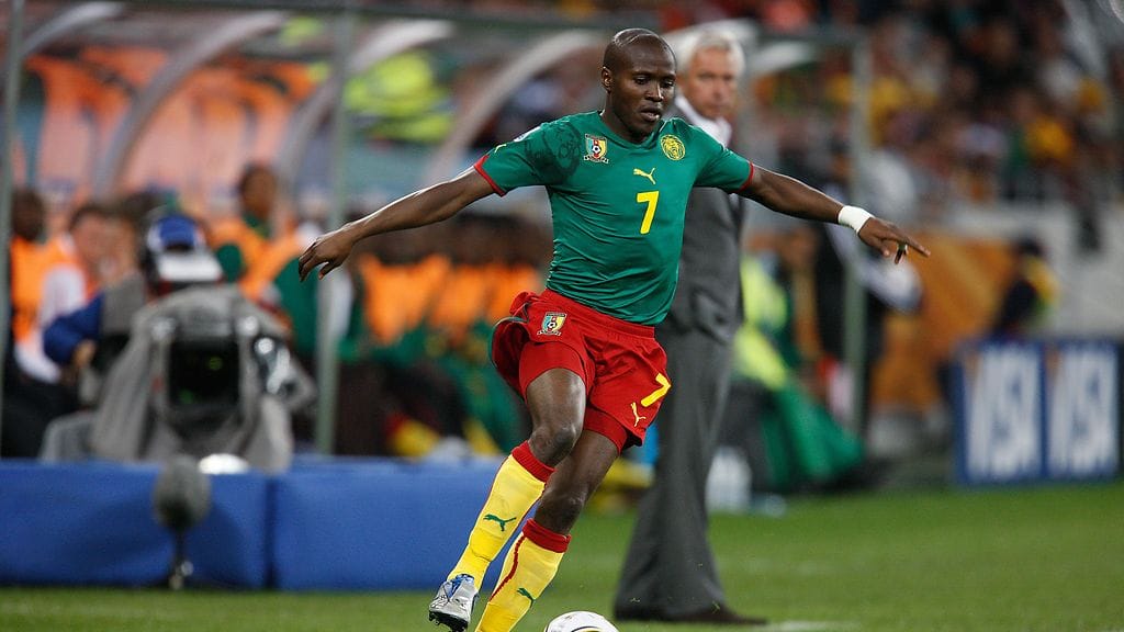 Landry N'Guemo Kamerunin maajoukkueessa jalkapallon MM-kisoissa Etelä-Afrikassa vuonna 2010.