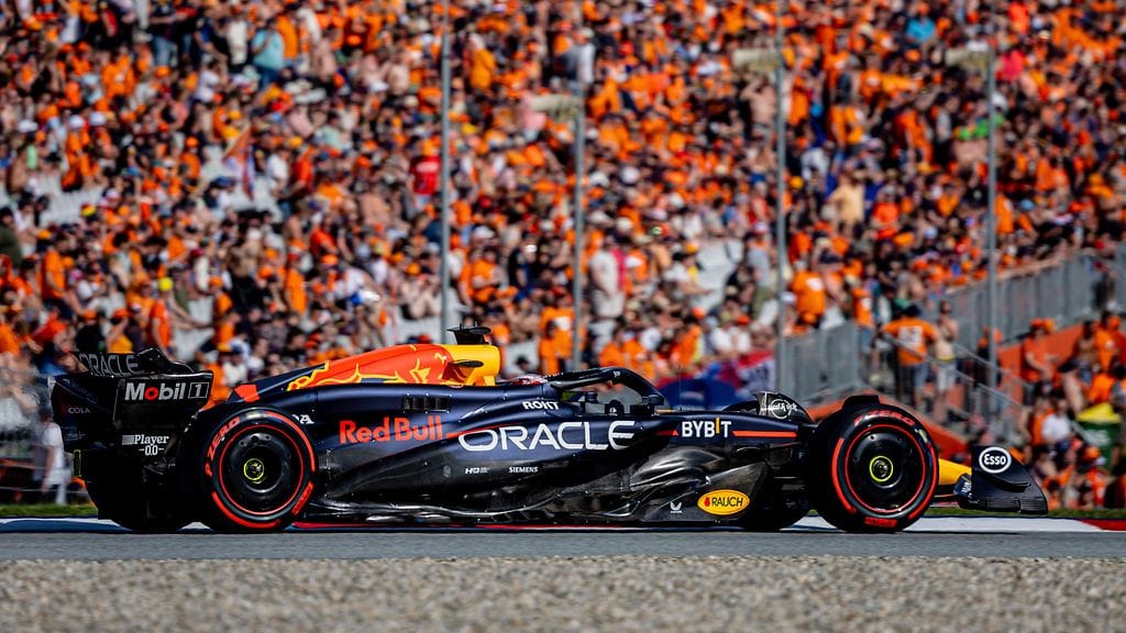 Max Verstappen lähtee lauantain sprinttiin ykkösruudusta.