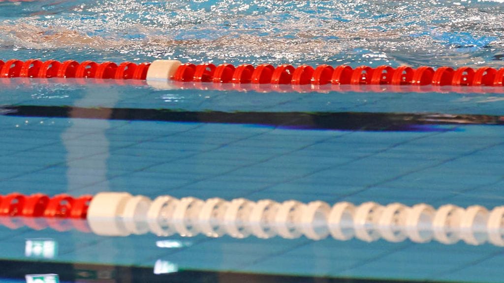 Ronny Brännkärr rikkoi Jani Sievisen 29 vuotta vanhan Suomen ennätyksen sadan metrin selkäuinnissa. Kuvituskuva.