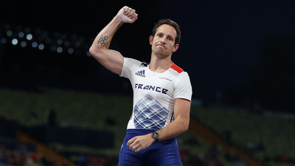 Renaud Lavillenie ei taivuta seivästä Pariisin olympialaisissa.