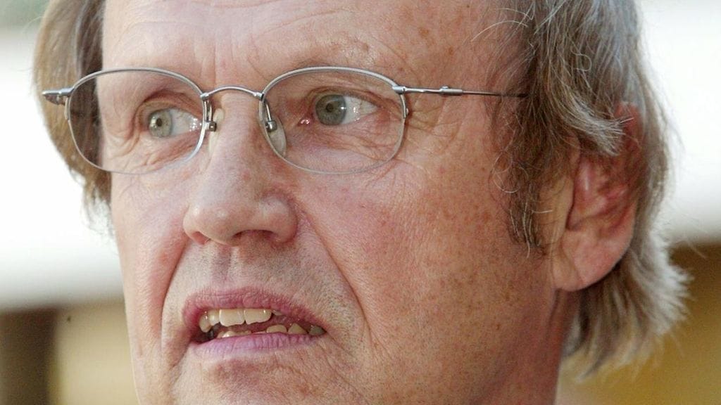 Juhani Saukkonen toimi puolustusministerinä Kalevi Sorsan kolmannessa hallituksessa vuosina 1982–1983