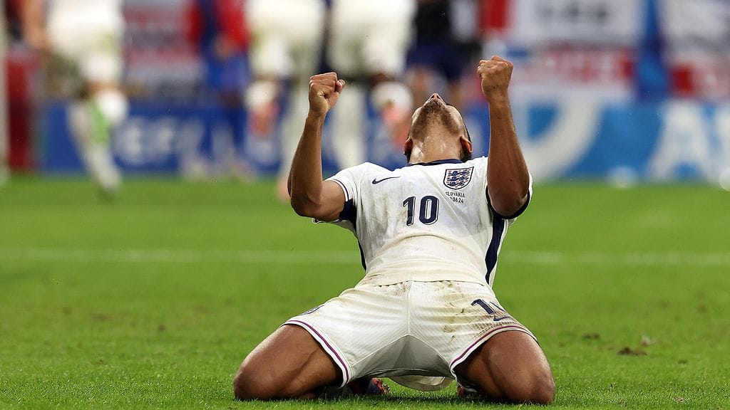 Jude Bellingham juhlii Englannin jatkopaikkaa.