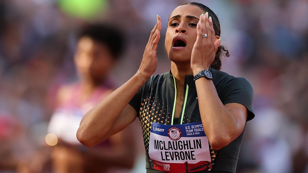 Sydney McLaughlin-Levrone oli tunteikkaana maailmanennätysjuoksun jälkeen.