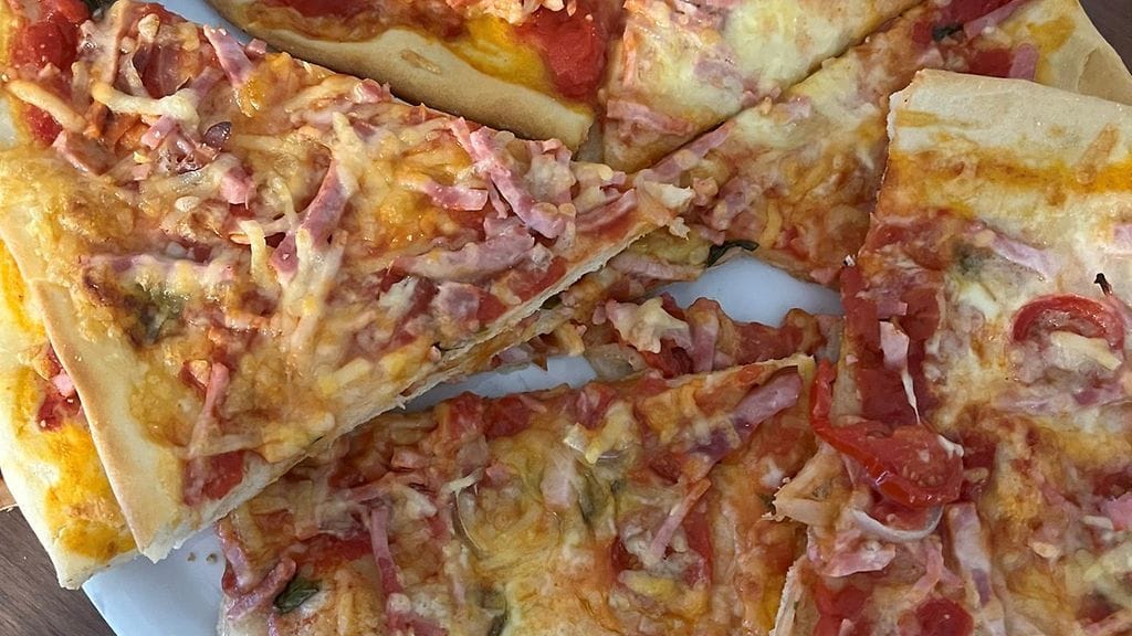 Kinkkupizza vai sittenkin pizzasuikalepizza?