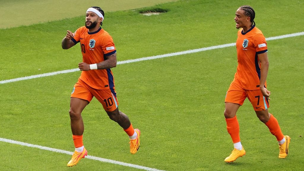 Jalkapallolääkäri Marc Jacob Straus ihmettelee, miksi pelaajat ottavat loukkaantumisen riskin liian pienillä säärisuojilla.