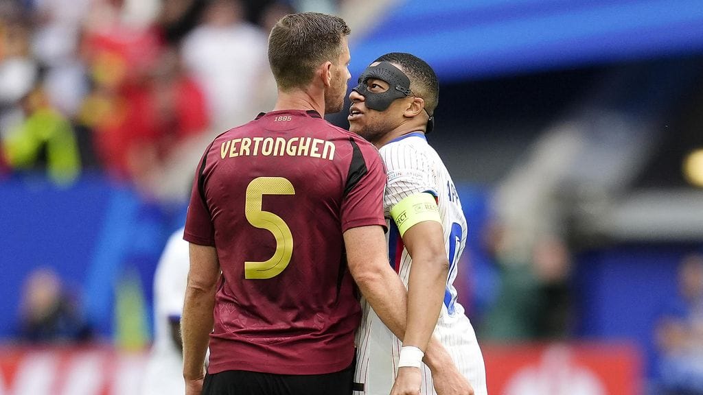 Kylian Mbappé ja Jan Vertonghen ottivat yhteen EM-neljännesvälierässä.