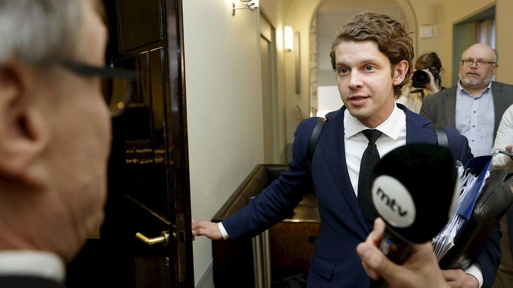 Kokoomuksen kansanedustaja, perustuslakivaliokunnan puheenjohtaja Heikki Vestman kesäkuussa 2024.