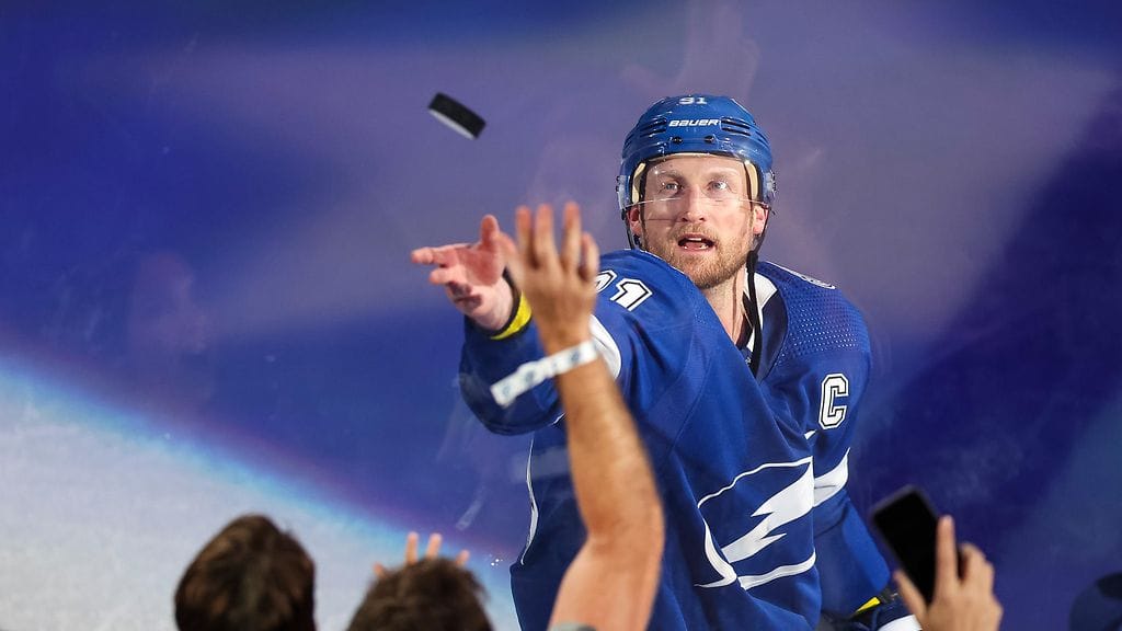Steven Stamkos siirtyy Nashvilleen.