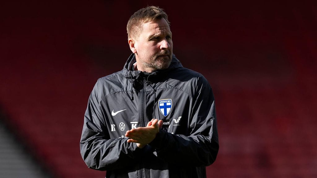 Antti Niemi matkaa Kreikkaan.