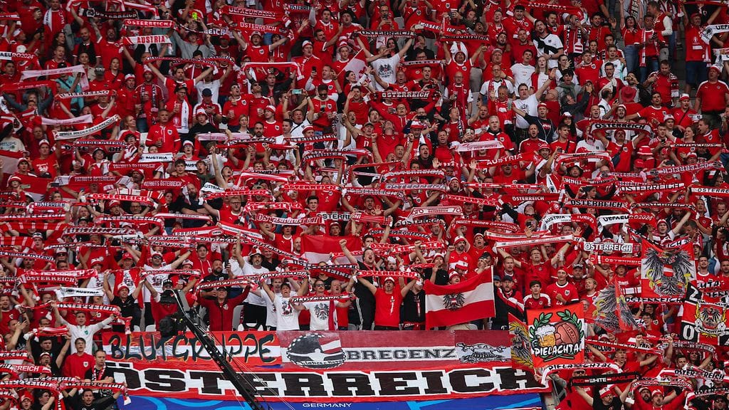 Itävallan fanit ovat poliisin tutkinnassa.