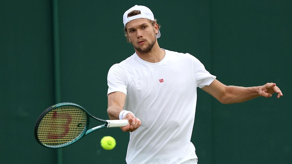 Otto Virtanen oli lähellä yllättää Tommy Paulin (ATP13) Wimbledonin tennisturnauksessa keskiviikkona.