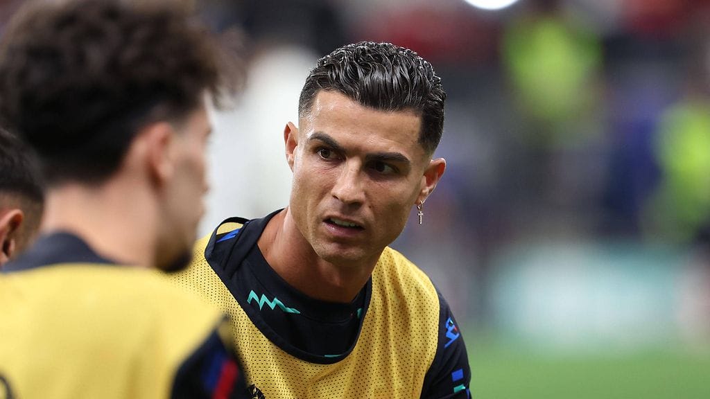 Cristiano Ronaldoa syytetään piilomainonnasta jalkapallon EM-kisoissa.