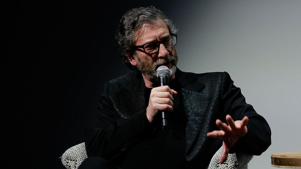 Gaiman on kiistänyt molemmat syytökset.