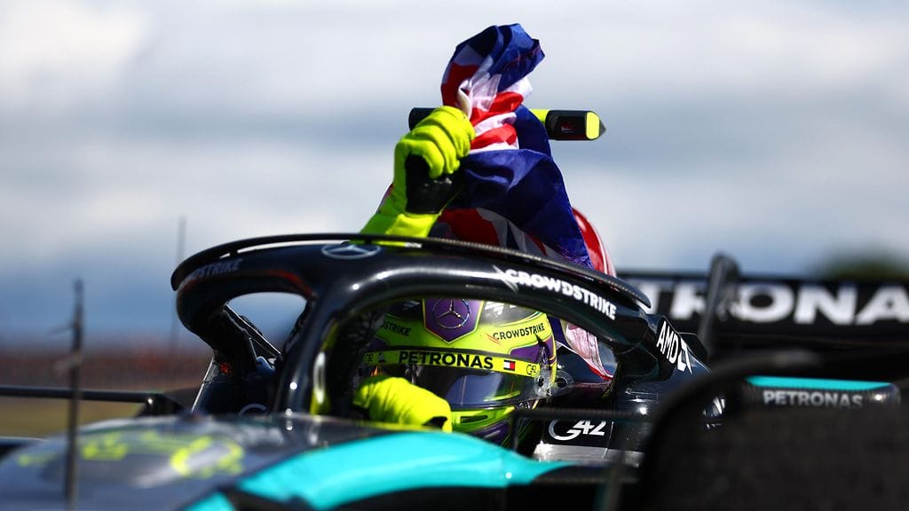Lewis Hamilton otti ensimmäisen osakilpailuvoittonsa sitten joulukuun 2021.