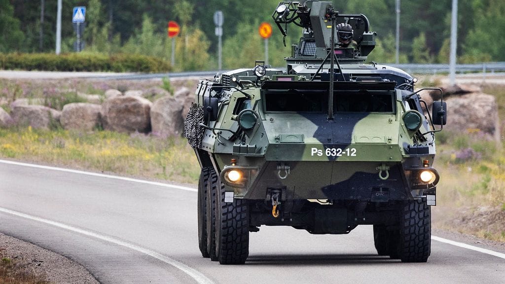 Valtatie 7 on suljettuna maavoimien harjoituksen vuoksi. Kuvituskuva.