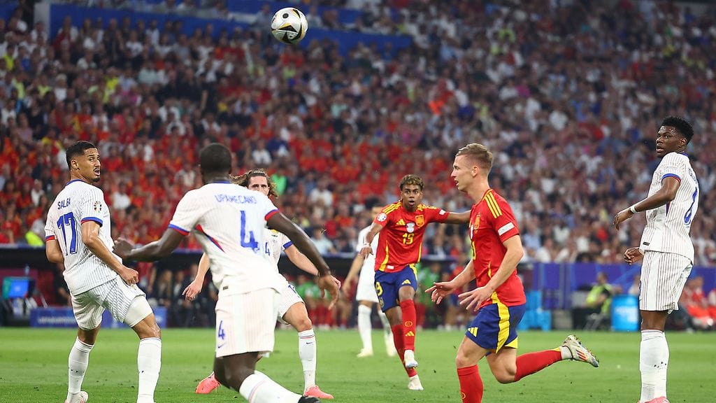 Lamine Yamal seurasi katseellaan, kun hänen laukauksensa upposi verkkoon tolpan kautta.