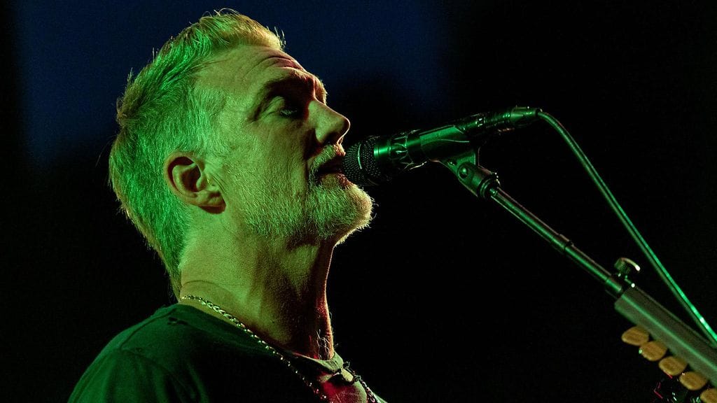 Queens of the Stone Age -yhtyeen solisti Josh Homme joutuu leikkaukseen.