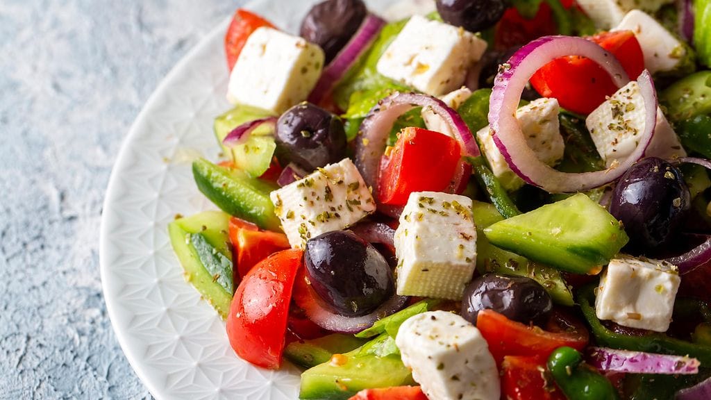 Kreikkalainen salaatti on klasikko!