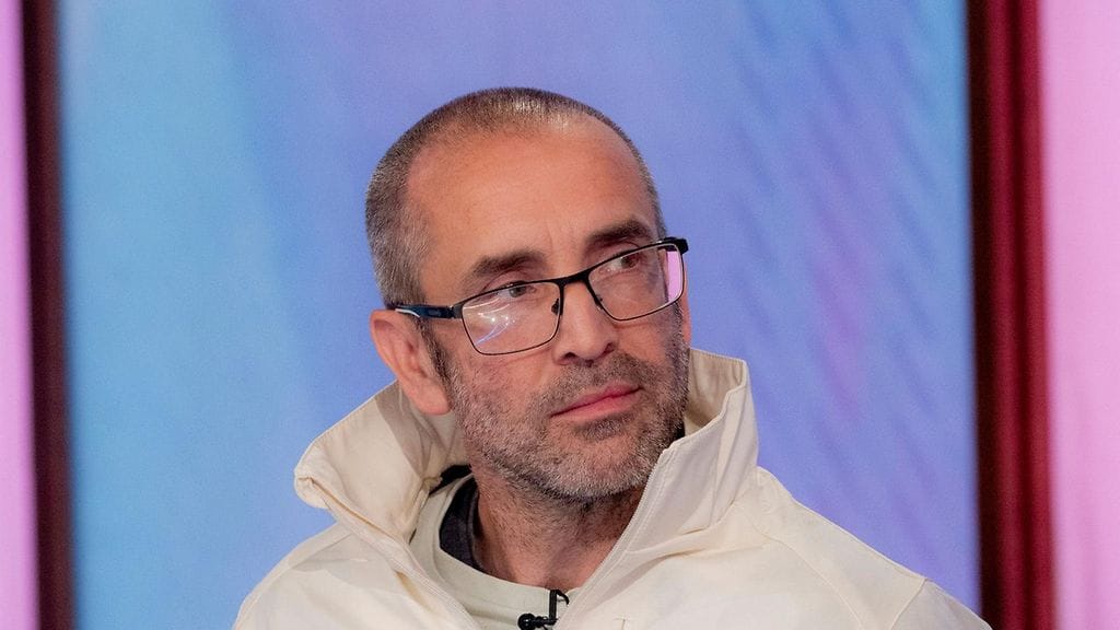 James Hooton suree edesmennyttä kollegaansa.