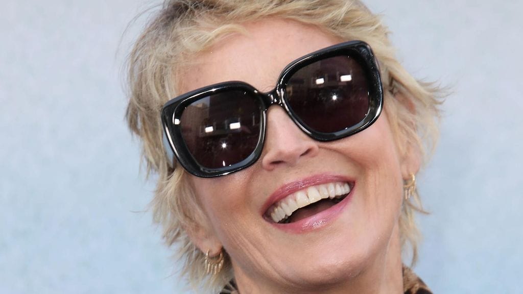 Sharon Stone julkaisi kuvan mielenkiintoisesta maalaushetkestään.