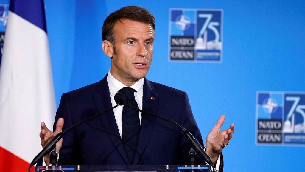 Ranskan presidentti pyysi lehdistöltä myötämielisyyttä asian suhteen.