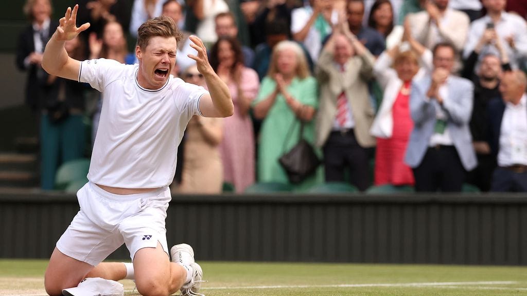 Harri Heliövaara otti voitostaan ilon irti.