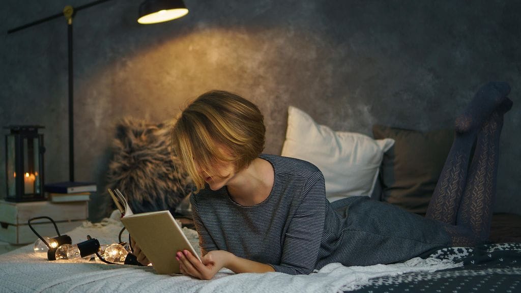 Sisäisen kellon lisäksi kognitiivisiin kykyihin vaikuttaa myös yöunien pituus. Optimaalisin unenmäärä aivotoiminnan kannalta on 7–9 tuntia unta yössä.