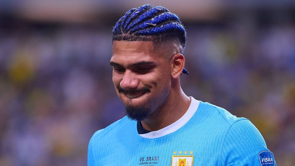 Uruguayn ja FC Barcelonan tähtipuolustaja Ronald Araujo saapuu Suomeen takareisileikkaukseen.