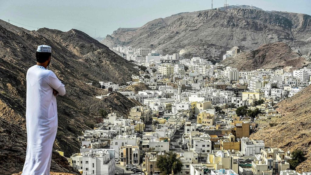 Vastaavat tapaukset ovat harvinaisia Omanissa, joka on usein ollut sovittelijan roolissa alueen konflikteissa.