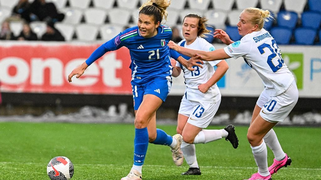 Italia kaatoi Helmarit tylysti maalein 4–0.