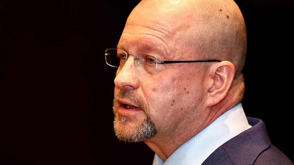 Timo Vornanen on kiistänyt syyllistyneensä vaaran aiheuttamiseen ja laittomaan uhkaukseen.