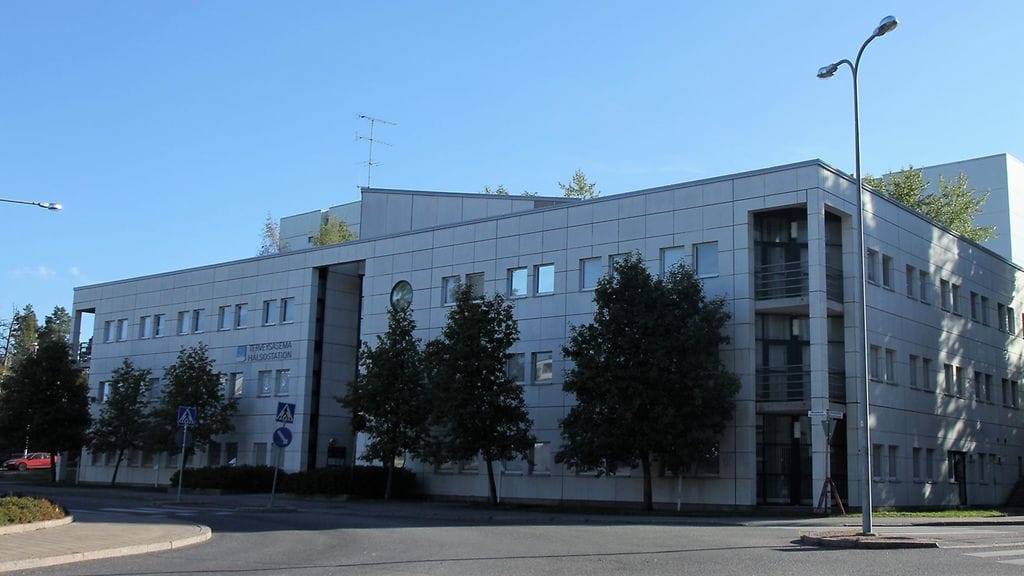 Noin 30-vuotiaan miehen epäillään aiheuttaneen vesivahingon Pihlajamäen terveysasemalla