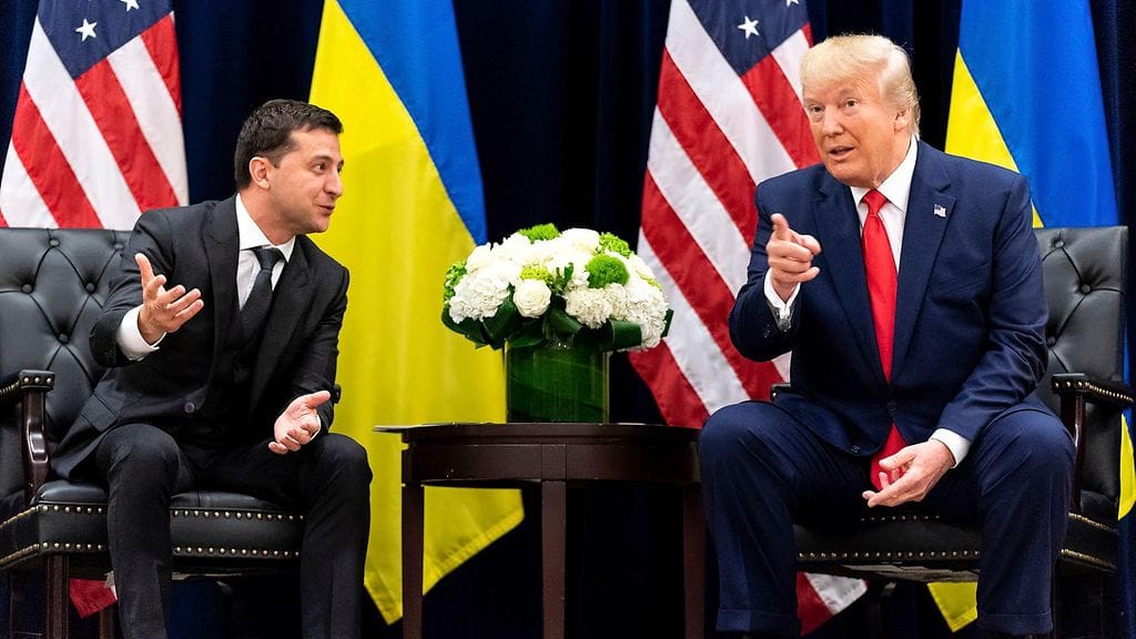 Volodymyr Zelenskyi ja Donald Trump puhuivat puhelimessa Trumpin vaalivoiton jälkeen. Kuva vuodelta 2019.
