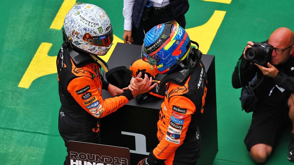 McLarenin Lando Norris ja Oscar Piastri miehittivät kärkiruudut Unkarin aika-ajoissa.
