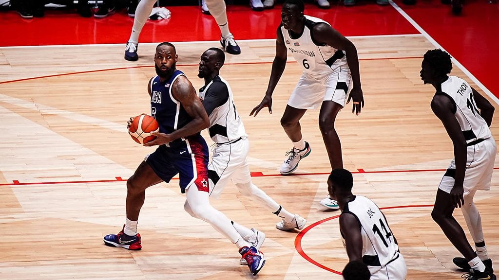 LeBron James ja USA olivat tiukilla harjoitusottelussa Etelä-Sudania vastaan.
