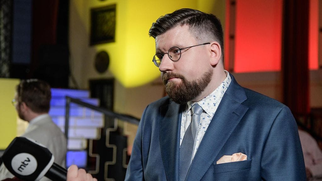 Perussuomalaisten tuore europarlamentaarikko Sebastian Tynkkynen kertoo viestipalvelu X:ssä tehneensä nuorisopoliitikkoaikoinaan yhteistyötä Suojelupoliisin kanssa.