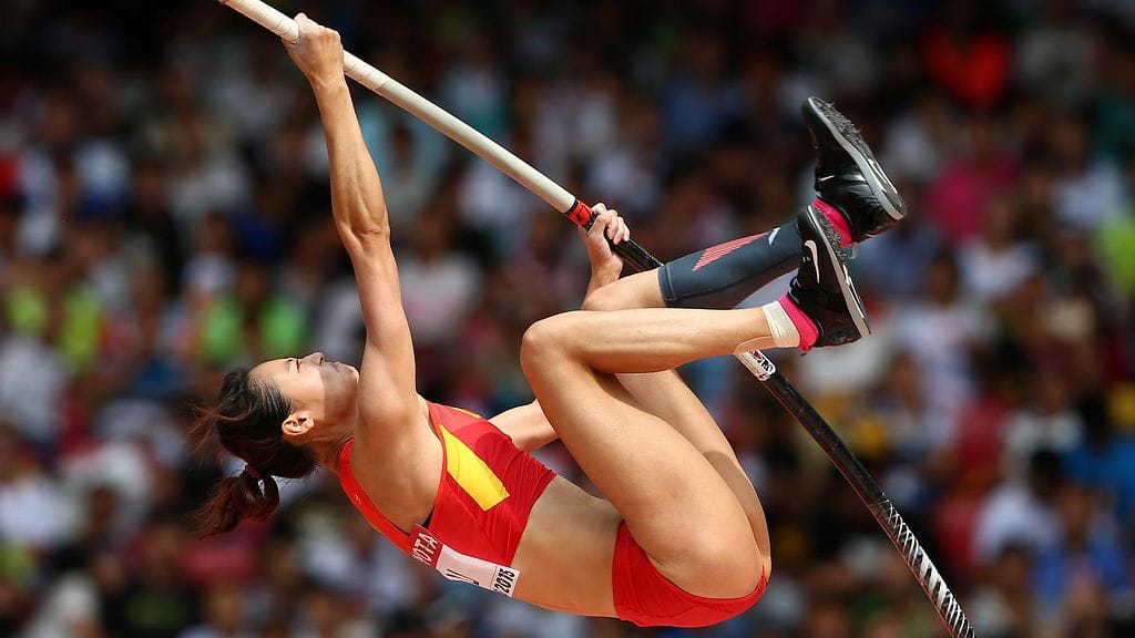 Li Ling ei taivuta seivästä Pariisin olympialaisissa.
